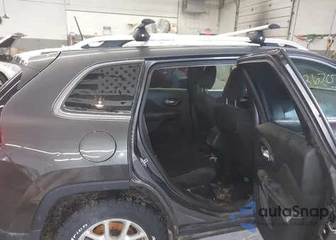 2016 Jeep Cherokee Latitude z USA, uszkodzony, nr VIN 1C4PJMCS7GW235891